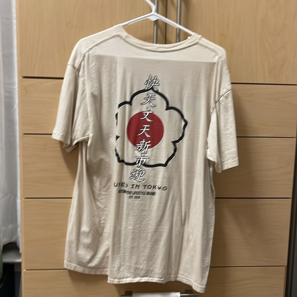 Tuned in Tokyo t-shirt - Picture 5 of 9